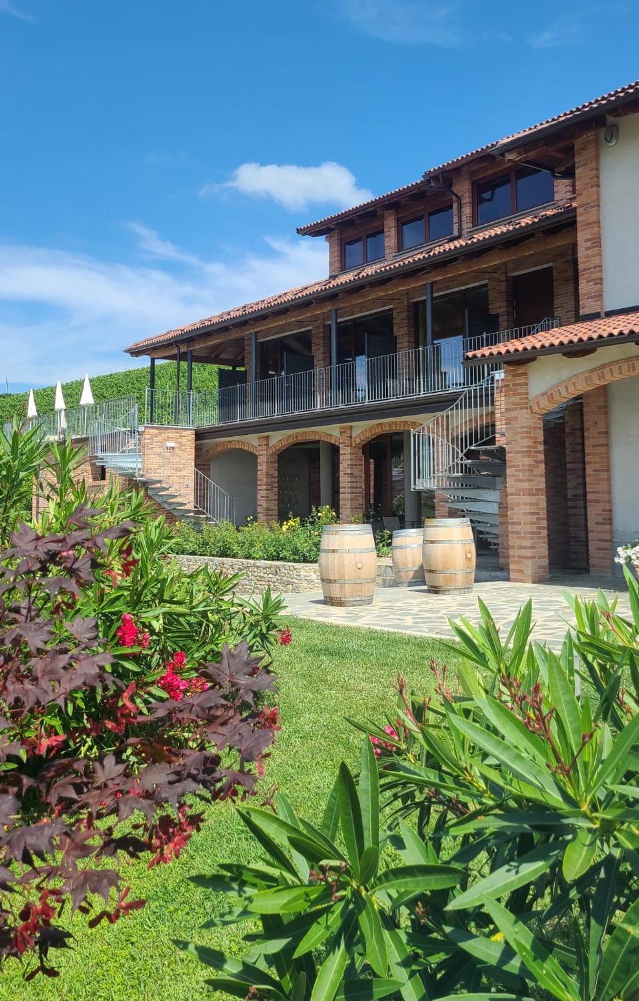 Casa Castella - Adults Only - Langhe Βίλα Diano dʼAlba Εξωτερικό φωτογραφία