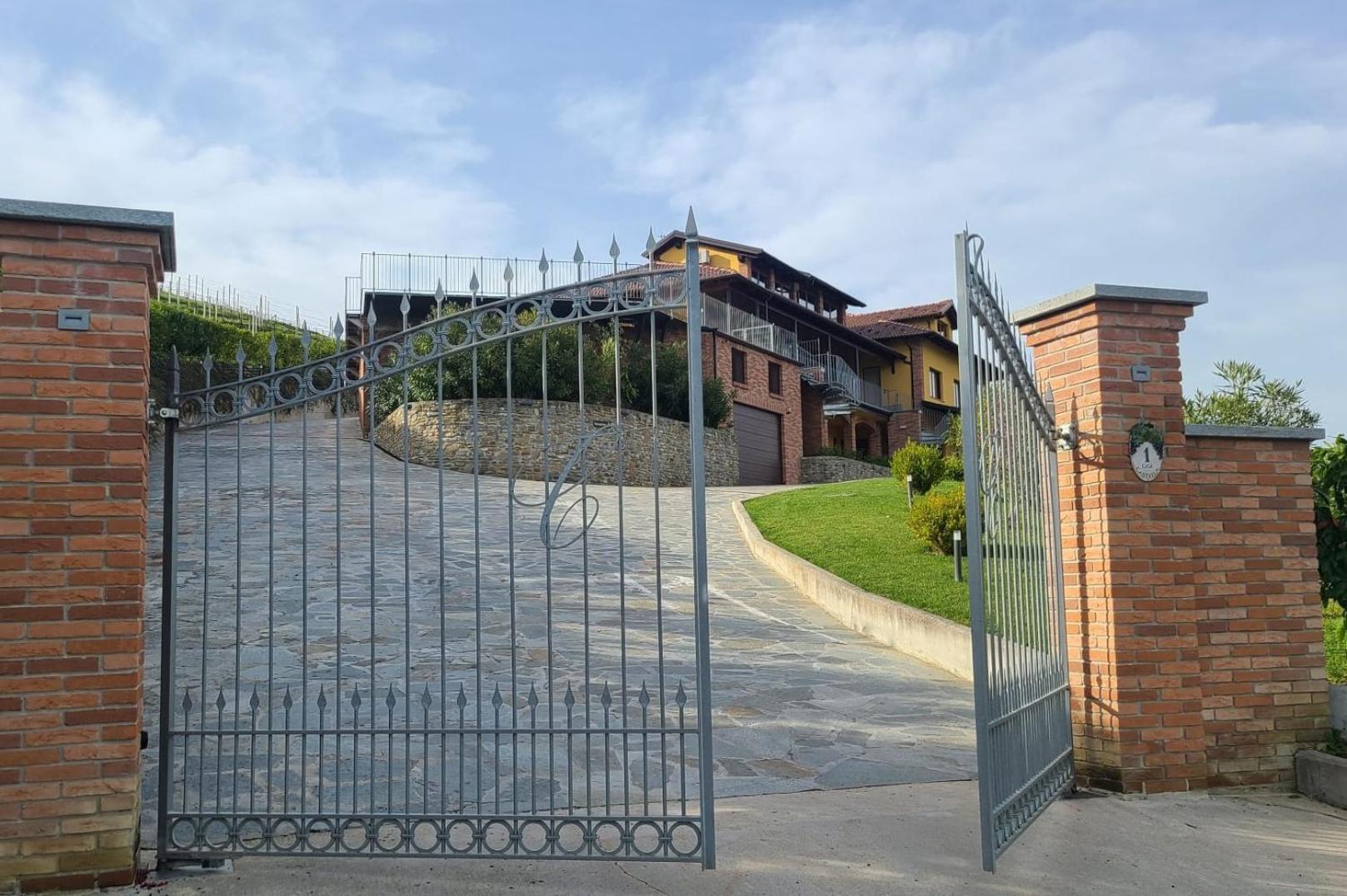 Casa Castella - Adults Only - Langhe Βίλα Diano dʼAlba Εξωτερικό φωτογραφία