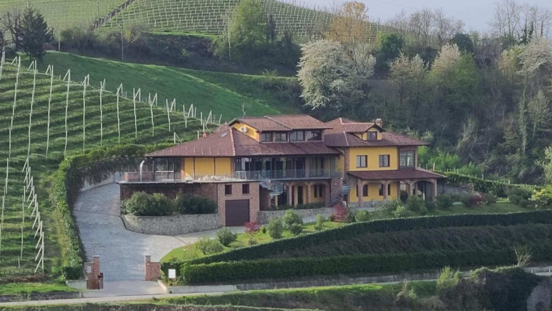 Casa Castella - Adults Only - Langhe Βίλα Diano dʼAlba Εξωτερικό φωτογραφία