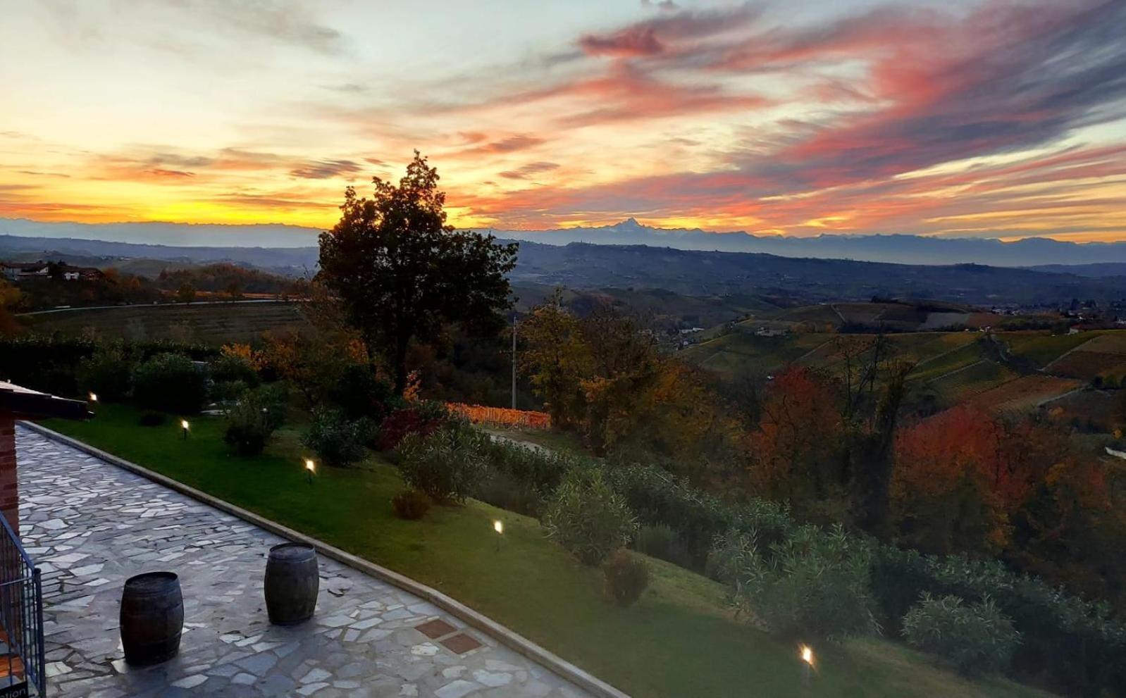 Casa Castella - Adults Only - Langhe Βίλα Diano dʼAlba Εξωτερικό φωτογραφία