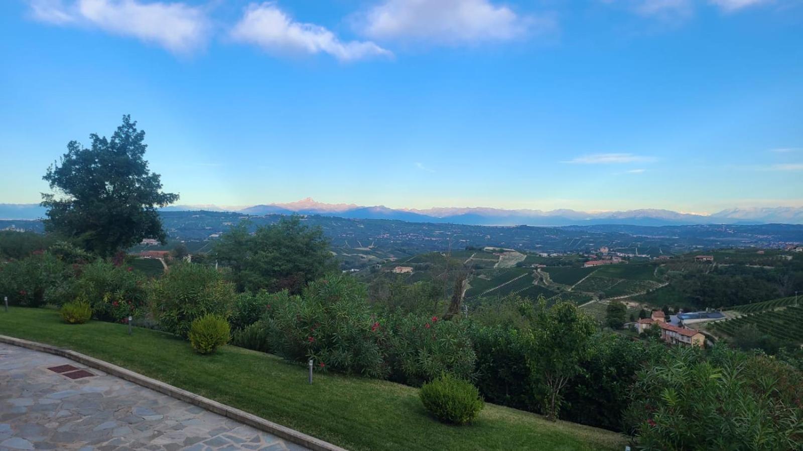 Casa Castella - Adults Only - Langhe Βίλα Diano dʼAlba Εξωτερικό φωτογραφία