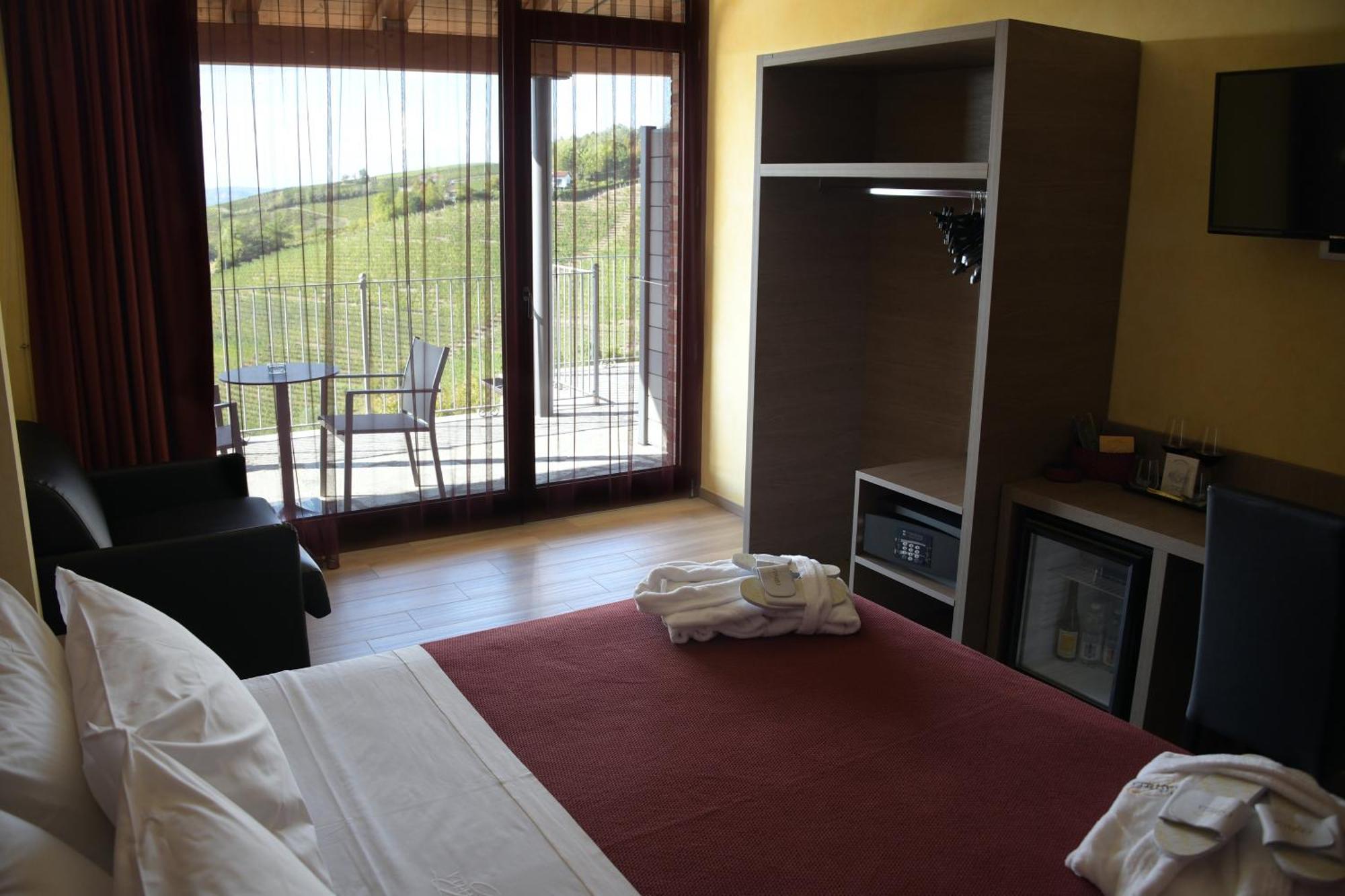 Casa Castella - Adults Only - Langhe Βίλα Diano dʼAlba Εξωτερικό φωτογραφία